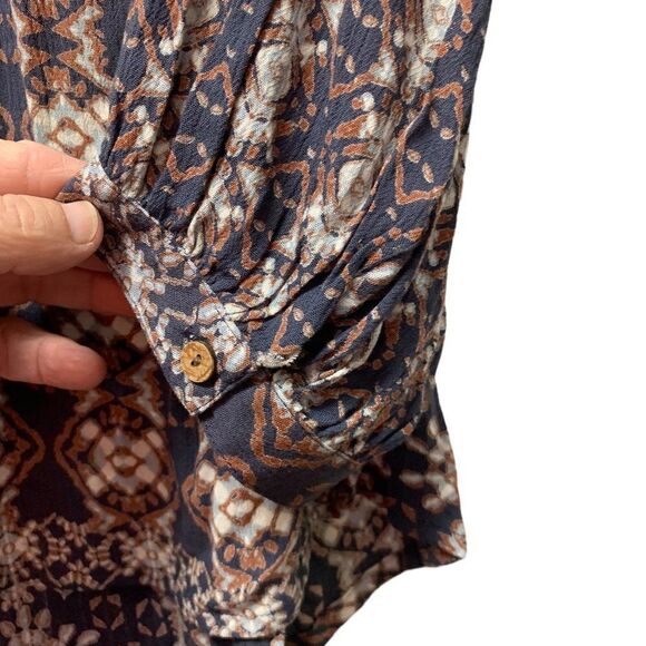 Tolani Collection Button Down Navy and Brown Top Size Small - Picture 5 of 5